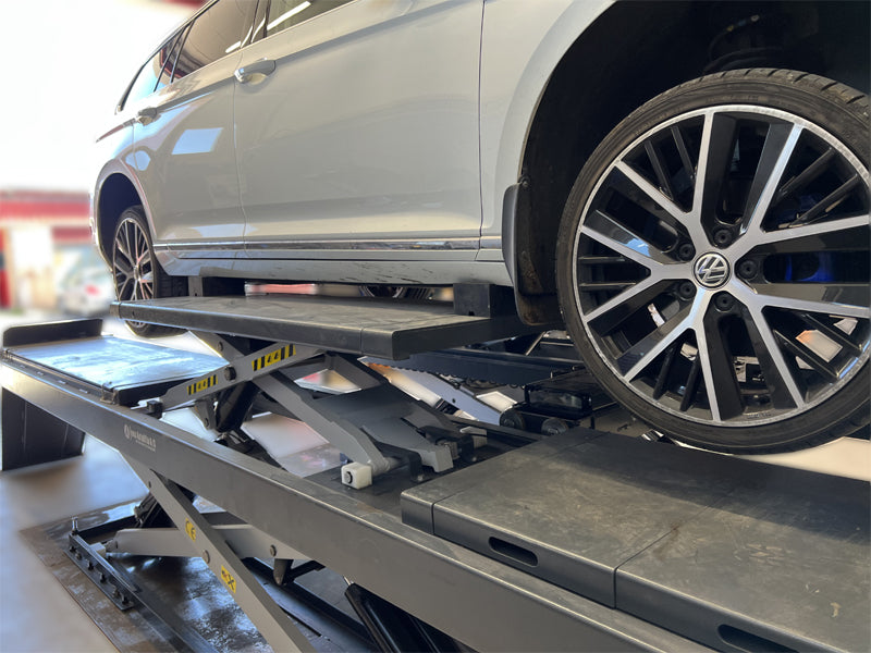 Körbanesaxlyft - Inbyggda frihjulssaxar - 5500 kg. - Euro line (JA9000S-E)